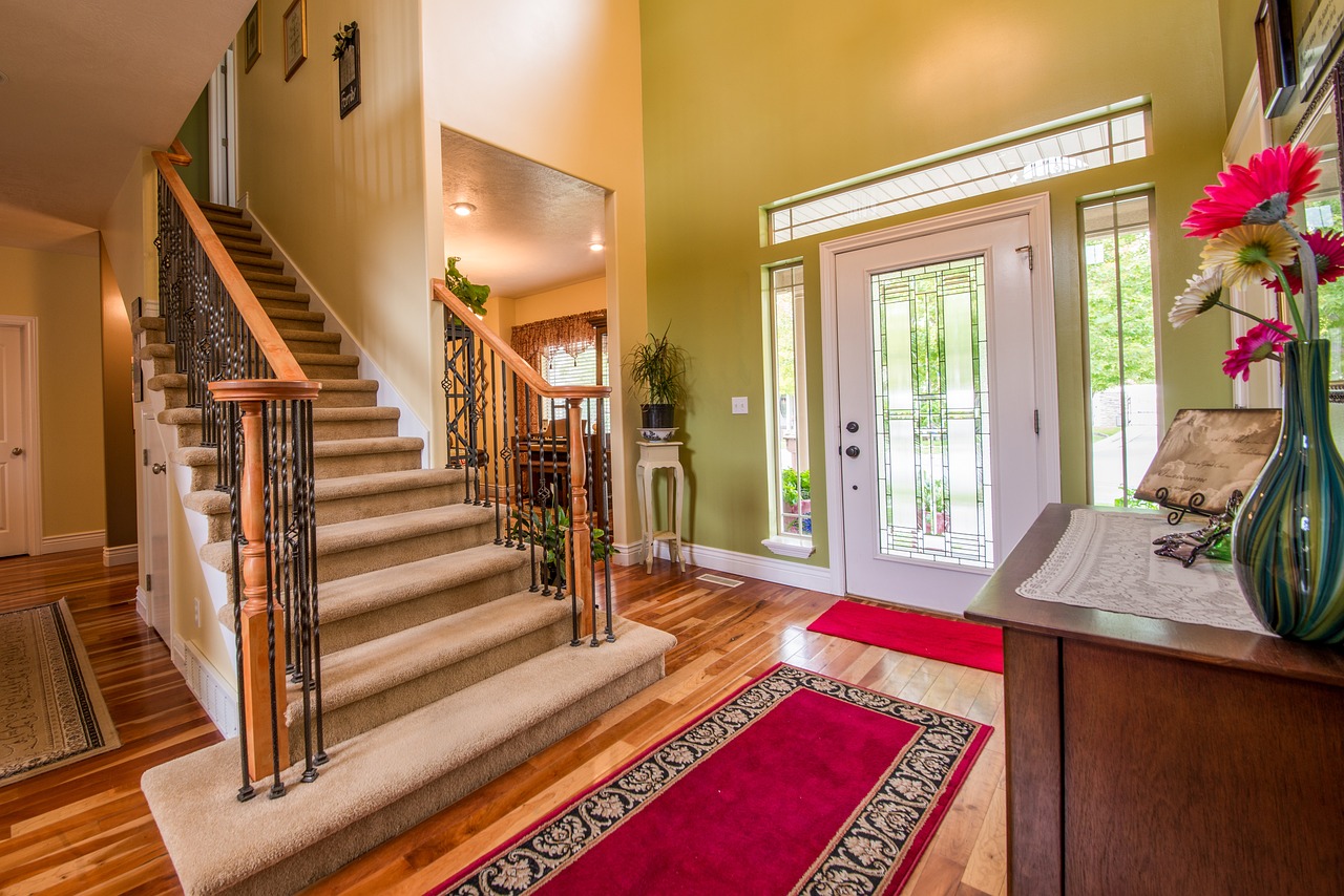 Verbeter uw huisdecoratie met een uitnodigende hal en trap